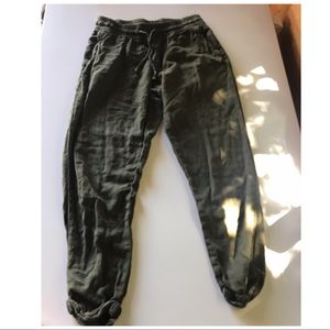 Green everyday cargo pants
